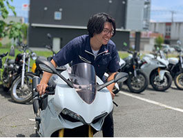 事務スタッフ