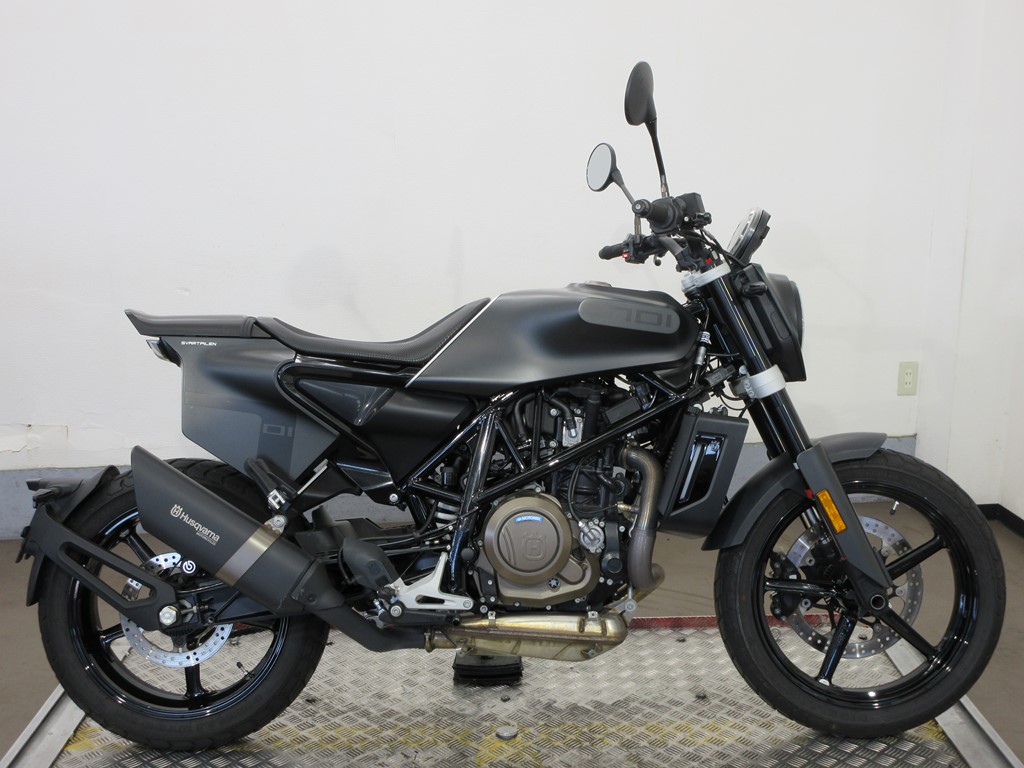 Husqvarna スヴァルトピレン701 | リバースオート Husqvarna スヴァルトピレン701 | リバースオート