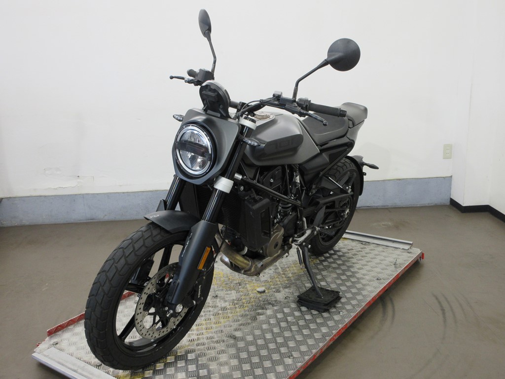 Husqvarna スヴァルトピレン701 | リバースオート Husqvarna スヴァルトピレン701 | リバースオート