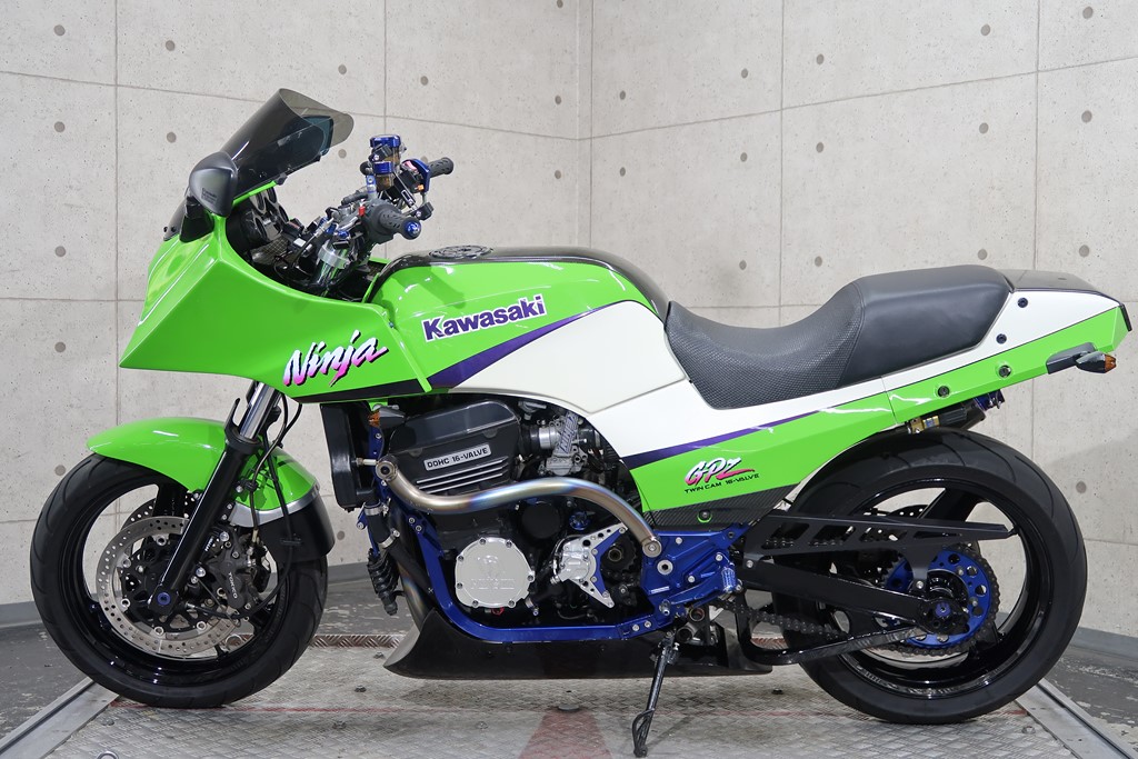 GPZ900R | リバースオート