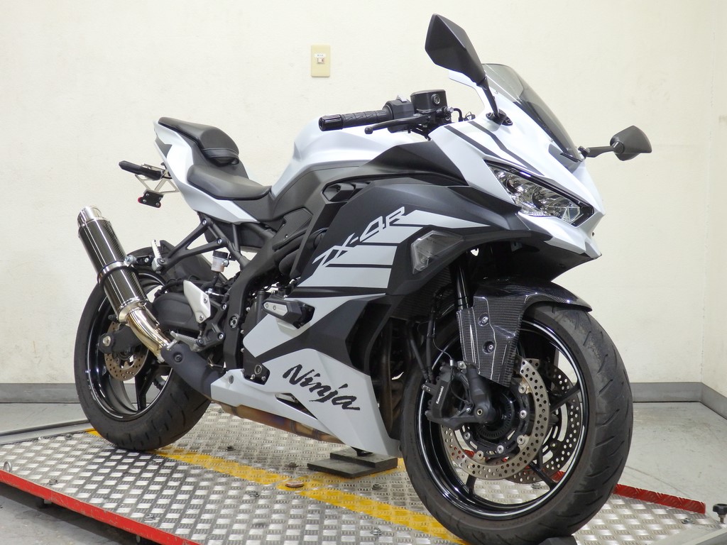 Ninja ZX-4R SE | リバースオート